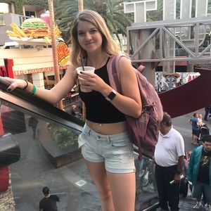 Meet your Posher, Carlie